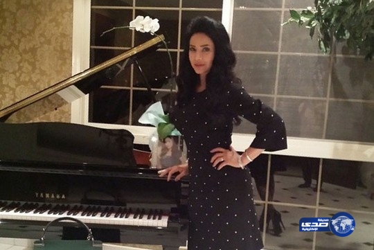 لجين عمران تتناول غدائها مع أصغر أصدقائها