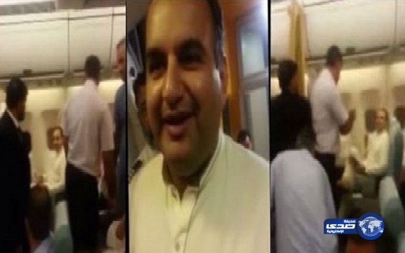 بالفيديو.. تأخر وزير الداخلية عن الطائرة ساعتين.. فطرده الركاب