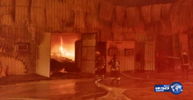 مدني بريدة يكافح حريق مستودع أخشاب بـ&#8221;صناعية الرشودي&#8221;