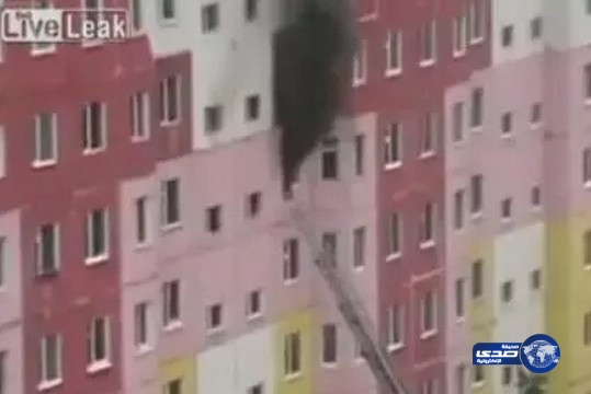 بالفيديو: تسقط من الطابق السابع بسبب خطأ منقذ