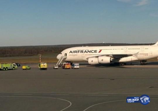 تحويل وجهة طائرة بعد وفاة مسافر على متنها