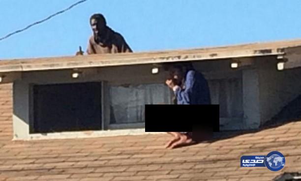 لحظات مرعبة.. ممثلة تختبئ تحت سقف منزلها من متشرد