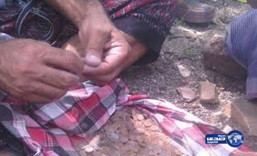 بالصور .. يمني يعثر على كنز أثناء حرثه مزرعة