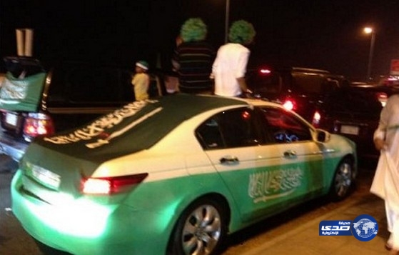 مرور الرياض يمنع تغيير ألوان السيارات أو إلصاق الصور عليها في اليوم الوطني