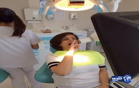 لجين الهذلول حتى وهي في عيادة الاسنان تهزري