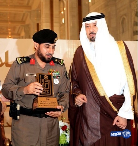 أمير مكة يكرم قائد القوة الخاصة اللواء يحيى الزهراني‎