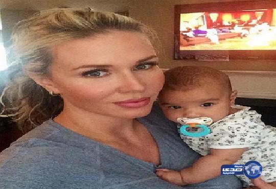 أخفت طفلتها في المرحاض قبل أن تموت برصاصة حبيبها!