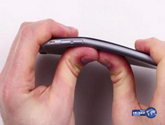 بالفيديو:مستخدمون يشتكون من انثناء “آيفون6 بلس” عند حفظه داخل الجيب