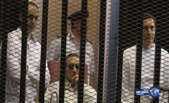 مبارك يقرأ القرآن قبل الجلسة النهائية لـ”قضية القرن”!