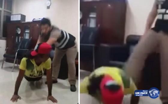 مقطع فيديو يكشف قيام ضابط كويتي بإهانته وافد اسيوي بقسم الشرطة