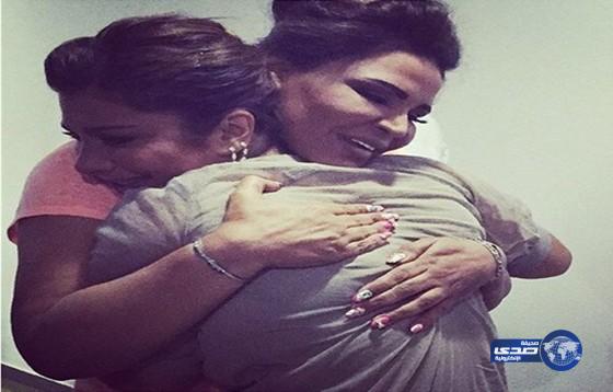 أصالة تفاجئ أحلام في كواليس ارب ايدال في بيروت!