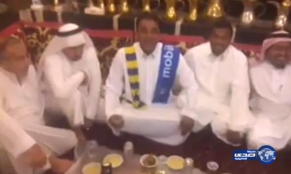 بالفيديو: “أبوعسل نصراوي” يحتفل بفوز “الزعيم” مع اصدقائه الهلاليين &#8220;للمرة الثانية&#8221;