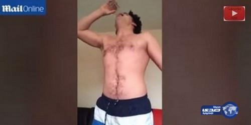 بالفيديو .. تغريم شاب ابتلع ضفدع وسحلية ومجموعة صراصير