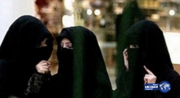 شجار عنيف بين 3 فتيات بسبب حجز طاولة في المطعم !