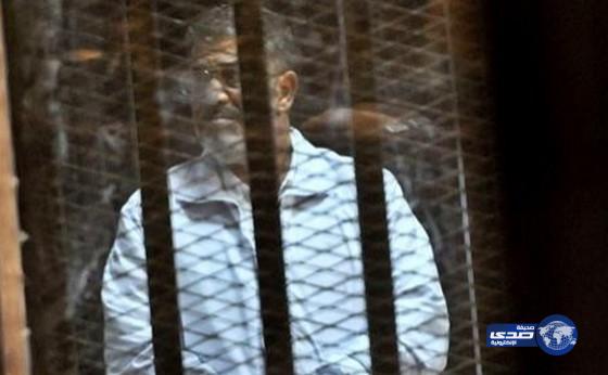 تغيب مرسي عن جلسة &#8220;اقتحام السجون&#8221; لدواع أمنية