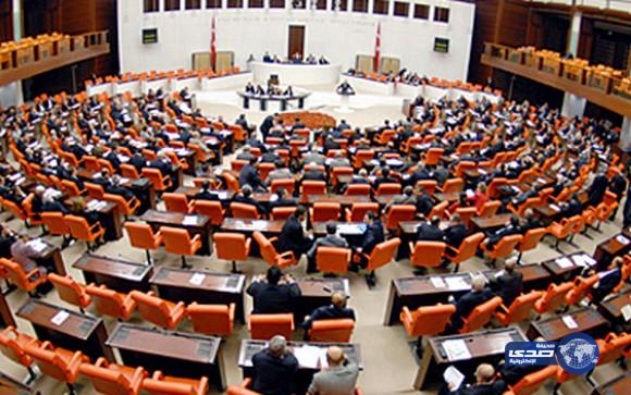 البرلمان التركي يفوض الجيش لمحاربة داعش