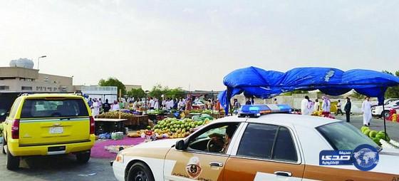 أمانة الرياض تضبط 25 عاملاً مخالفًا يبيعون في الطرقات
