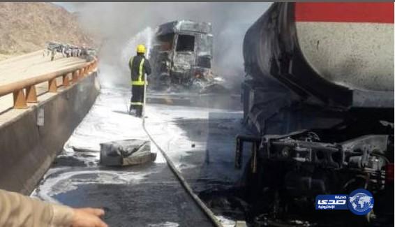 انقلاب 3 ناقلات وقود وإصابة سائقيها بتبوك