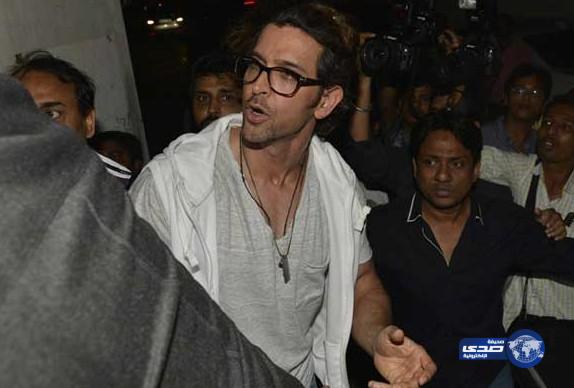 هريثيك روشان يتعرض للضرب والتحرش وسط جماهيريه