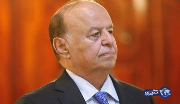 الرئيس اليمني يؤدي صلاة العيد داخل قصره