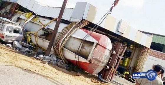 صهريج وقود يقتحم بنشرًا في جازان