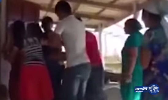 بالفيديو: فتاة تزف قسراً إلى عريس لا تعرفه!!