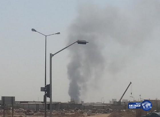 الدفاع المدني يخمد حريق اشتعل في مستودعين للأخشاب بسلي الرياض