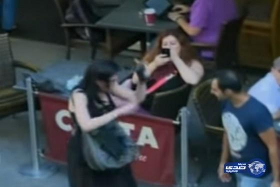 بالفيديو.. لبنانية تضرب زوجها في شارع الحمراء في بيروت