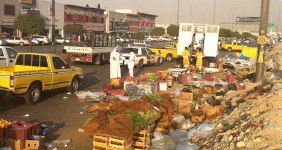 أمانة الرياض تُخلي الصناعية ومنفوحة من الباعة الجائلين