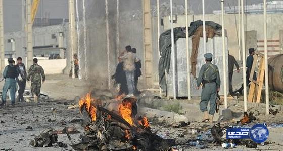 مقتل ضابط وإصابة أربعة آخرين بهجوم انتحاري في أفغانستان