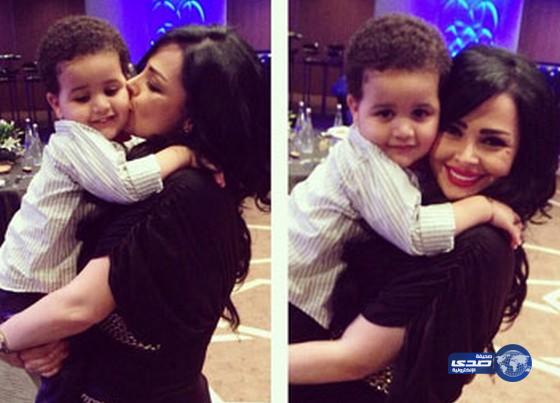 ابن محمد عبده في أحضان ديانا كرزون