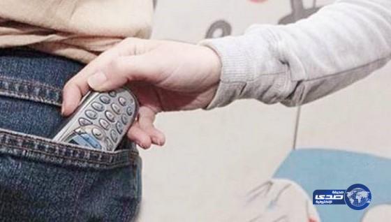 شباب يعيدون جوالاً سرقوه إلى صاحبه لقدم طرازه