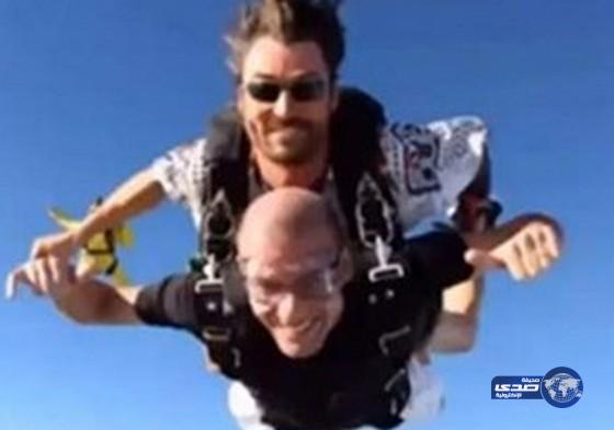 بالفيديو.. زيدان يقفز بالمظلة برفقة أبنائه الثلاثة في سماء دبي