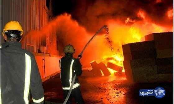 مدني حائل يخمد حريق نشب في مصنع أثاث