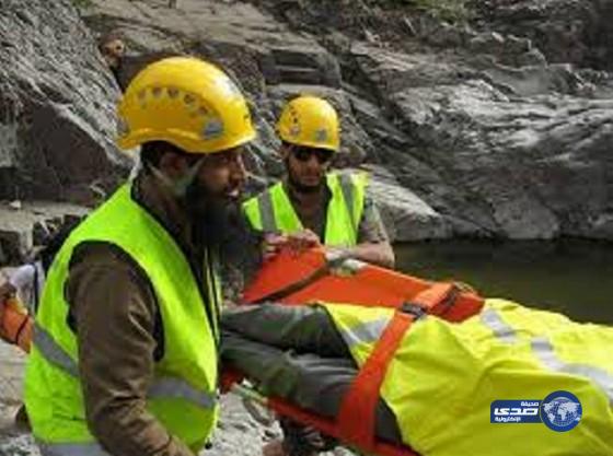 انتشال جثة شاب غرق في وادي موهد ببني مالك (صور)