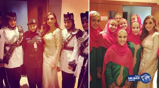 أنغام بتظهر رفقة الشرطة النسائية العمانية (صور)