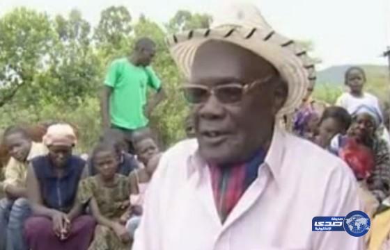 الرجل الخطير تسعيني تزوج أكثر من 130 امرأة وطلق 85 ومعه الآن 45 امرأة