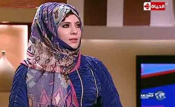 بالفيديو..شاب مصري يتحوّل إلى فتاة محجبة