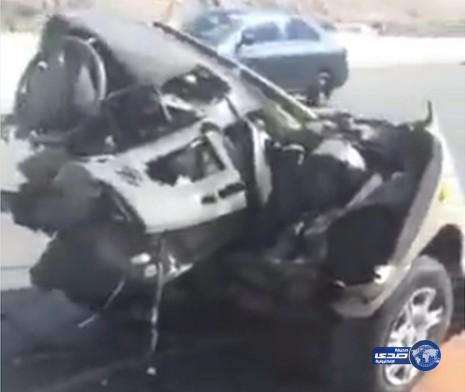 بالفيديو: انشطار سيارة إلى نصفين في حادث بدائري الطائف