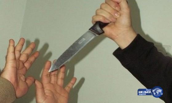 طبيبة “متقاعسة”تطعن مدير إدارة صحية احتجاجاً على فصلها عن العمل