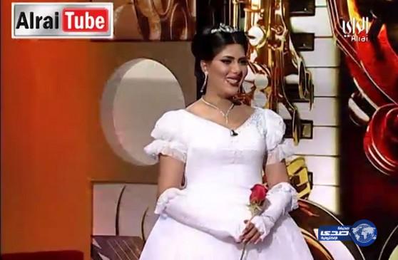 الكويت ملاك تعلن عن زواجها الرابع بظهورها بفستان زفاف ببرنامج تلفزيوني