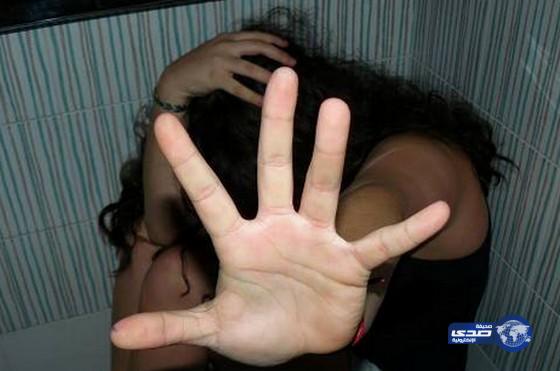 رجل يغتصب ابنة شقيقته 4 مرات أمام زوجته !