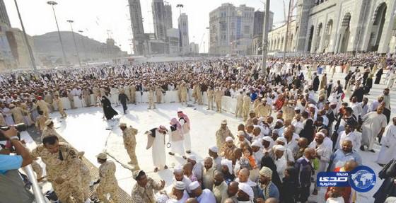 توجيهات بمنع الحجاج من حمل أمتعتهم داخل المسجد الحرام بعد حادثة طعن رجل أمن