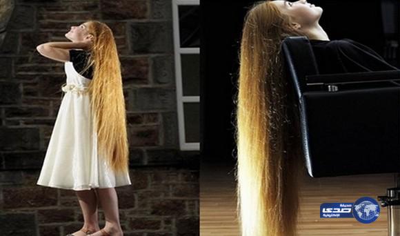 شعر طبيعي لفتاة أمريكية يصل إلى متر ونصف (صور)