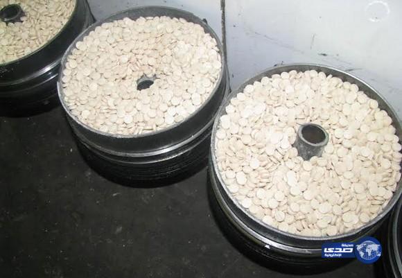 بالصور:ضبط مخدرات داخل قطع غيار كانت في طريقها للمملكة