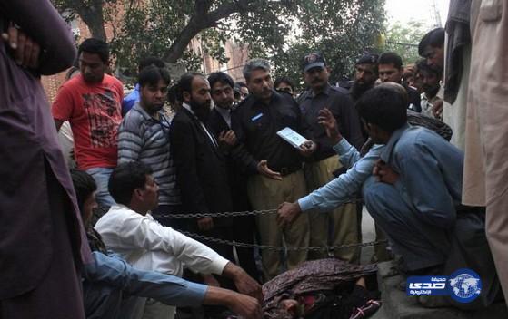 الحكم بالإعدام على عائلة ضحية الرجم في باكستان