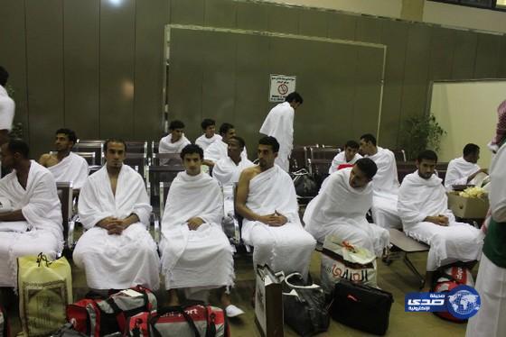 لاعبي منتخب اليمن يغادرون الرياض بملابس الاحرام (صور)