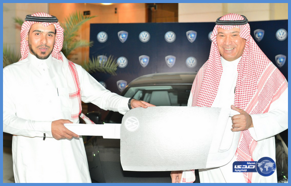 فولكس واجن تسلّم مشجع “هلالي” سيارة بديلة عن سيارته التالفة