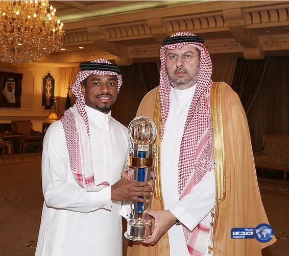 عبدالله بن مساعد يستقبل أفضل لاعب في آسيا