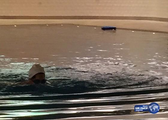 المطربة “شمس” مصوره نفسها في المسبح وياويل من يقول عليها حتى برم!!